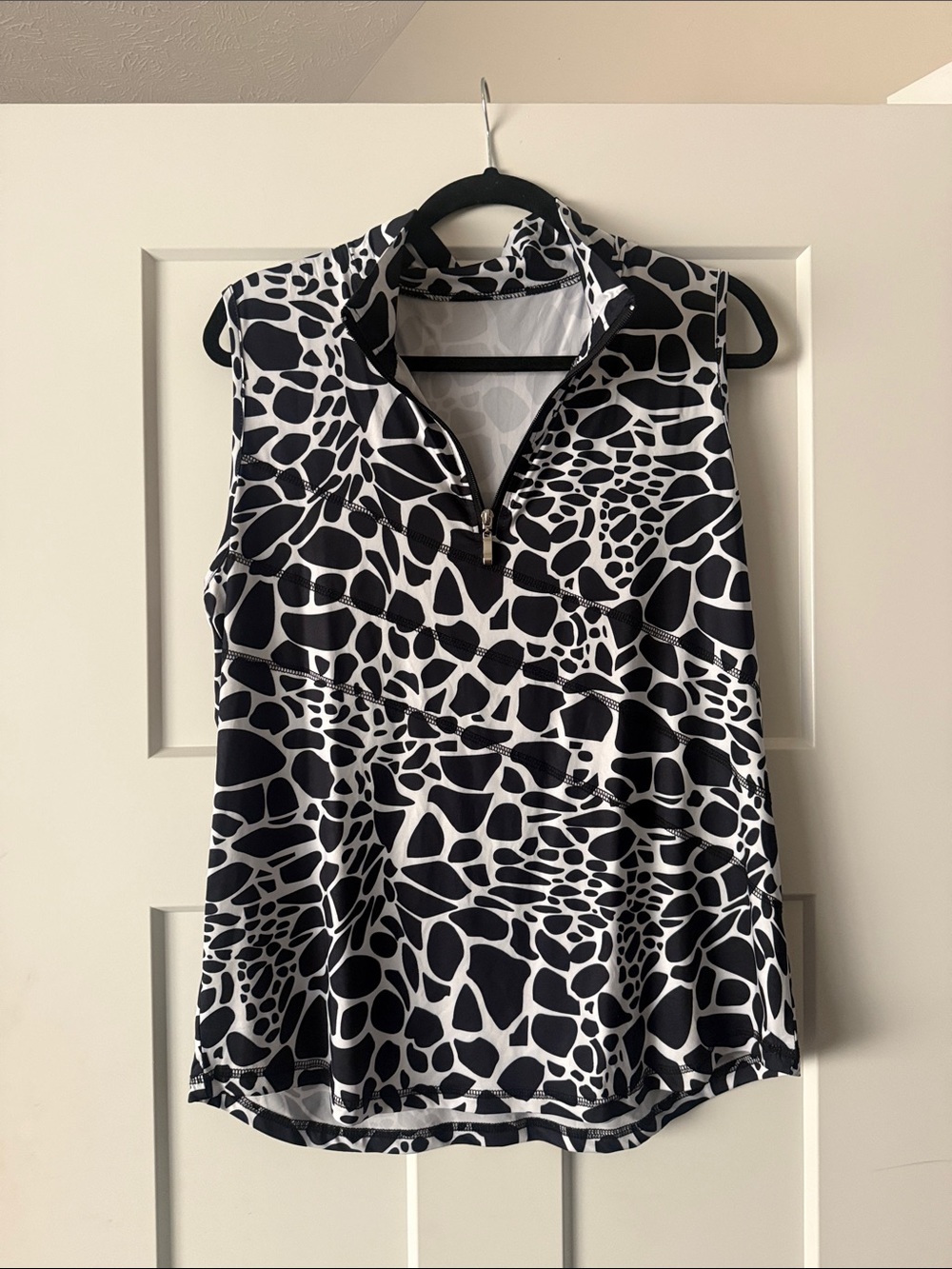 Black & White Sleeveless Zip-Front Women's Top